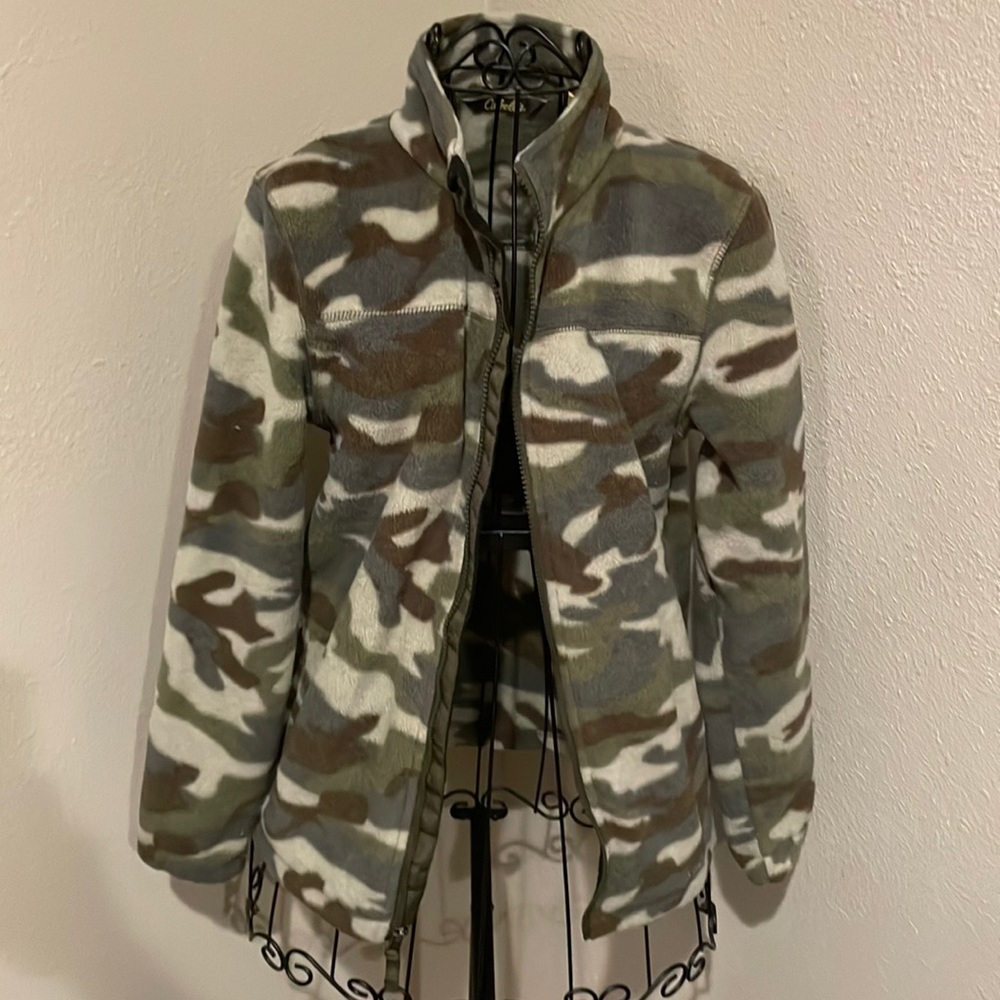Cabela’s camouflage youth Large fleece jacket
